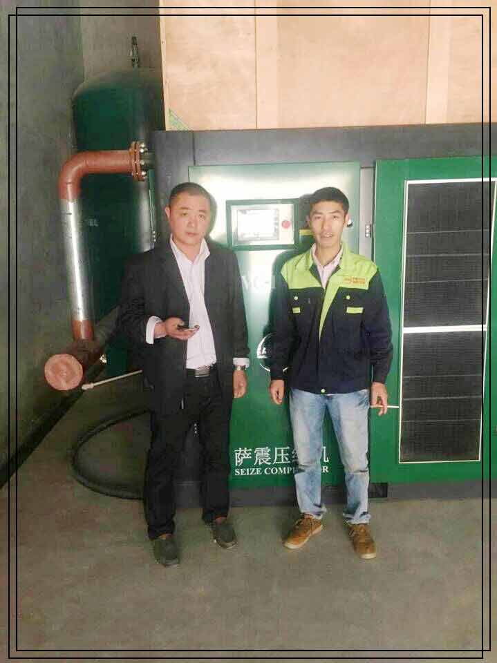 客戶與薩震空壓機合影