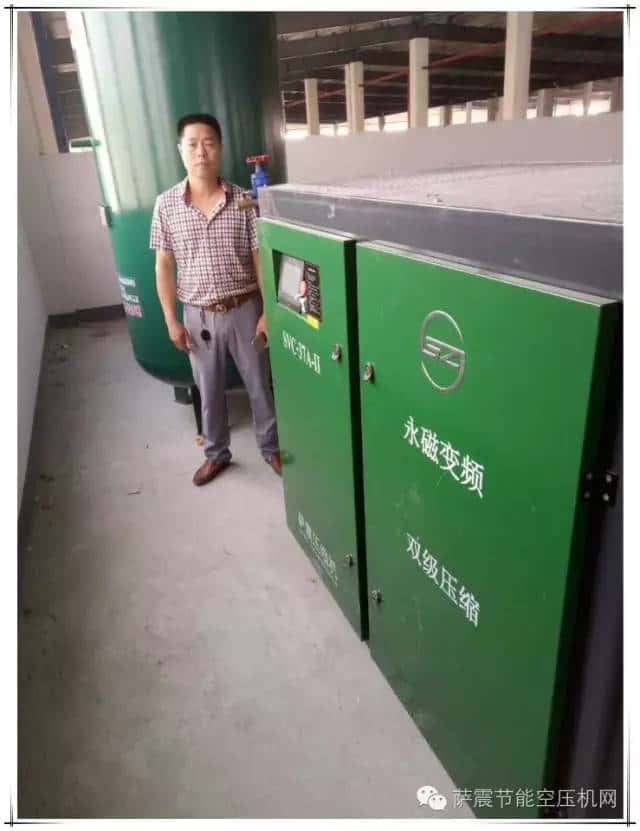 客戶與薩震空壓機(jī)合影